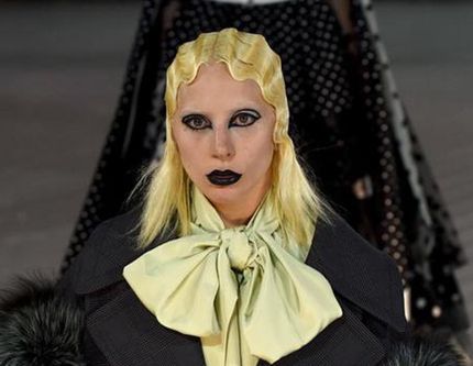 Леди Гага или вампир?