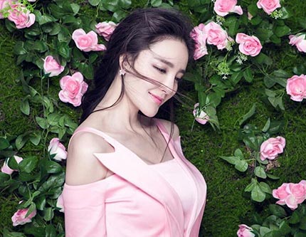 Красивая китайская актриса Лю Юйсинь