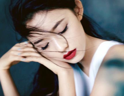 Китайская актриса Линь Юнь показала свои фотографии в 18 лет