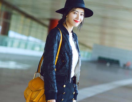 Китайская актриса Гао Юаньюань на пути в Париж на Неделю моды