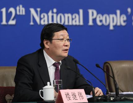 Китай планирует выделить 100 млрд юаней на устройство сокращенного персонала в ближайшие 
два года -- министр финансов КНР