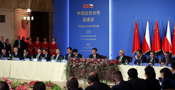 Си Цзиньпин и президент Чехии Милош Земан приняли участие в мероприятии "Китайско-
чешское торгово-экономическое сотрудничество"