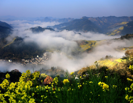 Облака господствуют в горах Хуаншань