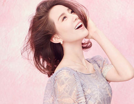 Весенние фотографии китайской актрисы Лю Шиши