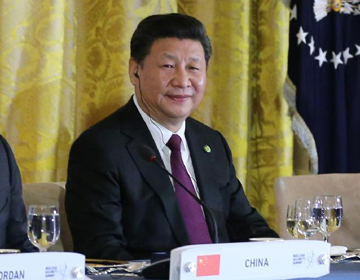 Си Цзиньпин присутствовал на обеде, устроенном Б. Обамой в честь лидеров-участников 
четвертого Саммита по ядерной безопасности