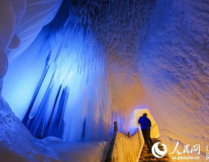 Удивительная ледяная пещера в провинции Шаньси