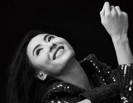 Актриса Чжан Бочжи попала на обложку модного журнала