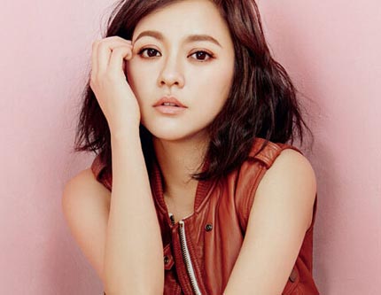 Китайская актриса Чэнь Ихань позирует для журнала