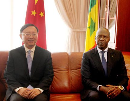 Ян Цзечи провел переговоры с премьер-министром Сенегала М. Дионом