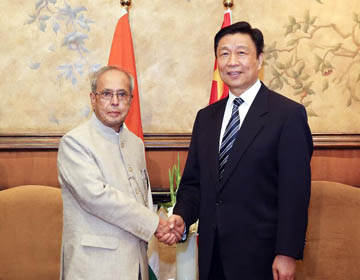 Ли Юаньчао присутствовал на приеме в честь президента Индии П. К. Мукерджи