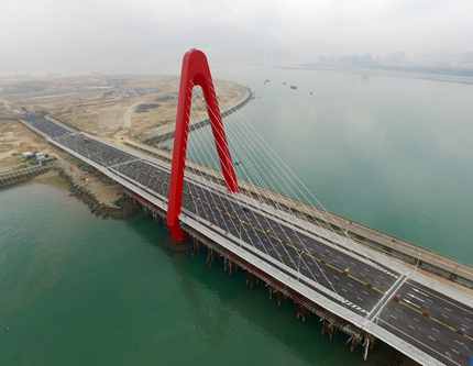 В провинции Фуцзянь открылось движение по мосту, связывающему остров Шуанъюйдао с 
материком