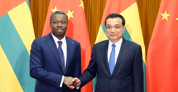 Ли Кэцян встретился с президентом Того Фауре Гнасингбе