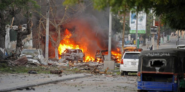10 человек погибли в результате взрыва заминированного автомобиля в сомалийской столице