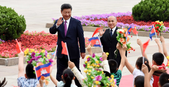 Си Цзиньпин призвал укрепить стратегические связи между Китаем и Камбоджей