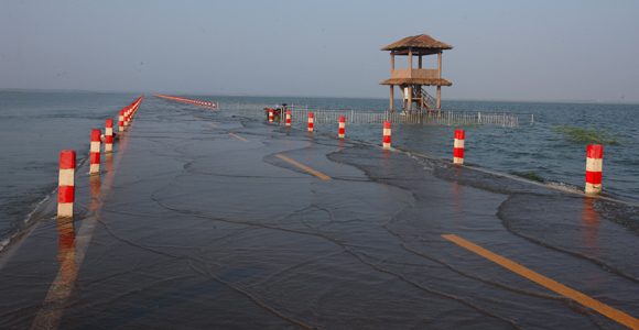 "Самая красивая дорога вдоль воды" в провинции Цзянси оказалась подтоплена в результате дождей