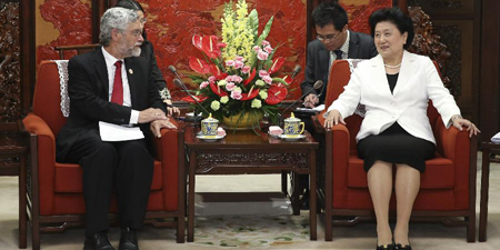 Лю Яньдун встретилась с помощником президента США по науке и технологиям Дж.Холдреном