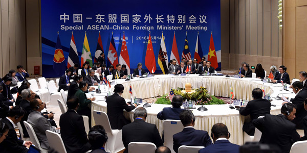 Ван И рассказал о специальной встрече министров иностранных дел Китая и АСЕАН