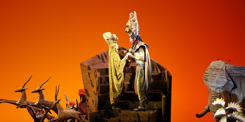 В Шанхайском Диснейленде состоялась премьера китайской версии мюзикла "Король Лев"