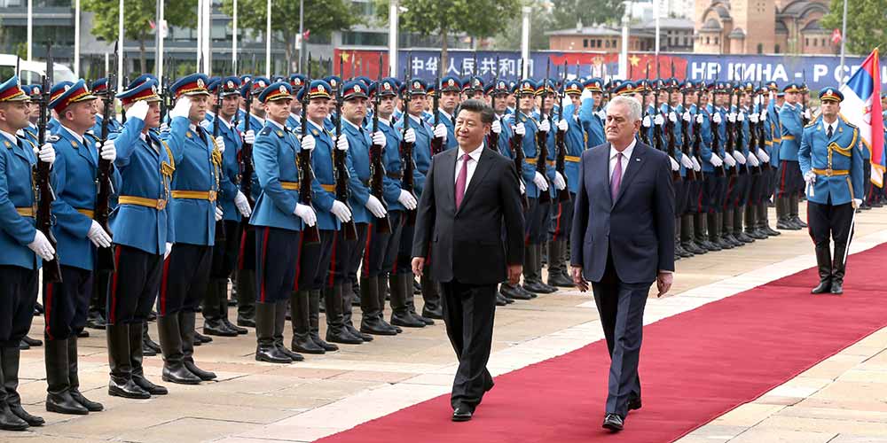Си Цзиньпин присутствовал на церемонии приветствия, устроенной президентом Сербии
