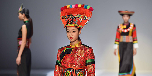 Шоу китайских народных костюмов в Пекине