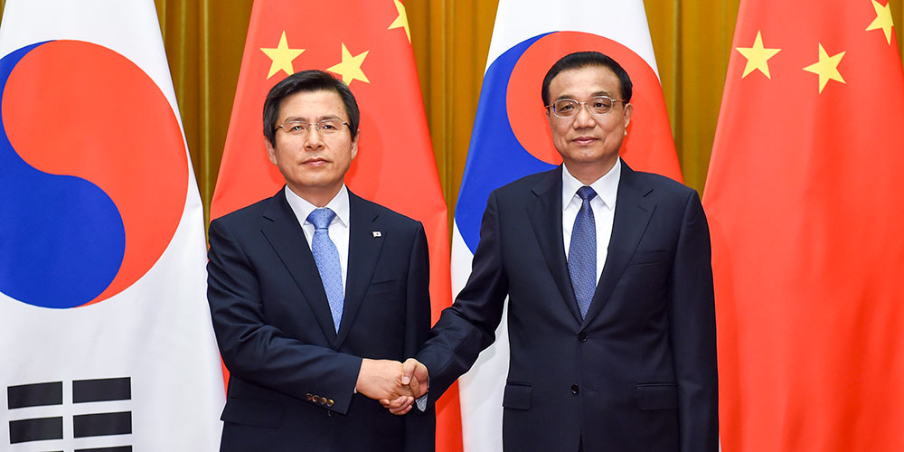 Ли Кэцян провел переговоры с премьер-министром Республики Корея Хван Ге Аном