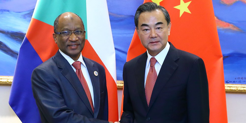 Ван И встретился с главами МИД четырех стран - участниками заседания координаторов по реализации результатов саммита Форума по китайско-африканскому сотрудничеству