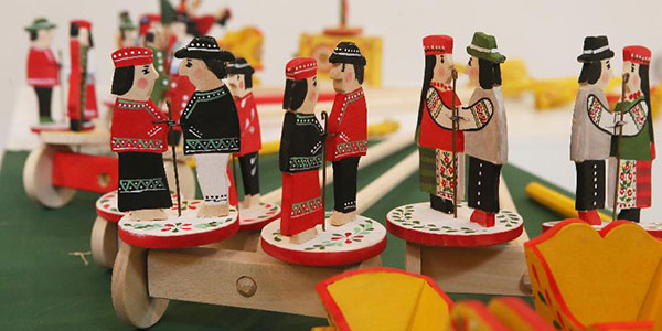 Выставка яворивской деревянной игрушки в Киеве