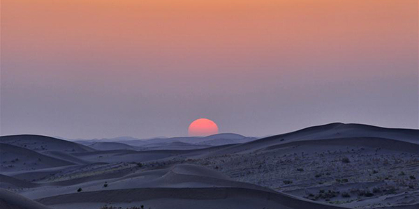 Рассвет над пустыней Тэнгэр