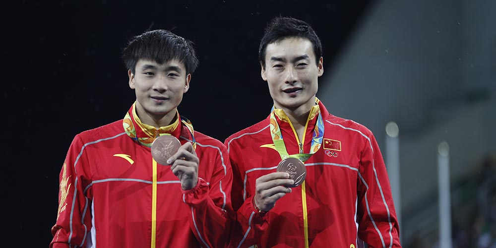 Китайцы Цинь Кай и Цао Юань завоевали бронзу в синхронных прыжках в воду с 3-метрового трамплина на Олимпиаде в Рио