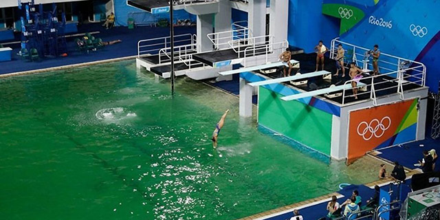 Оргкомитет Олимпиады объяснил позеленение воды в бассейне для прыжков
