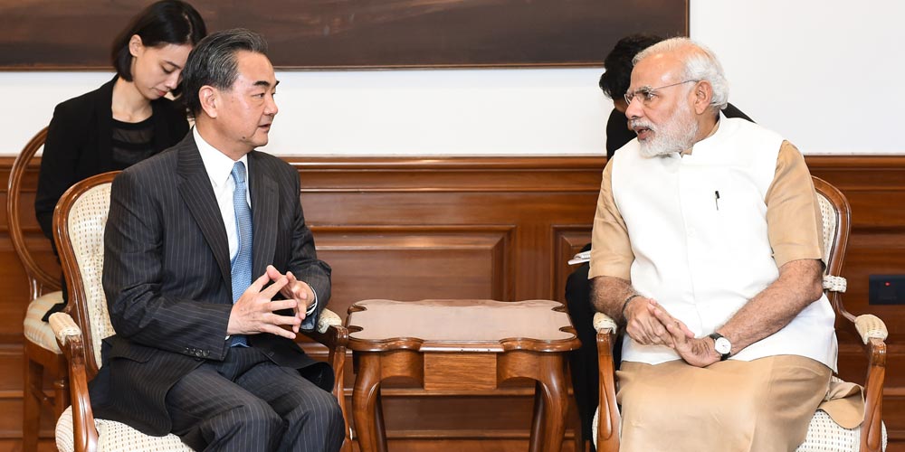 Премьер-министр Индии Нарендра Моди встретился с Ван И