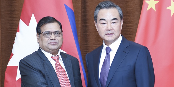 Ван И встретился со спецпосланником премьер-министра Непала