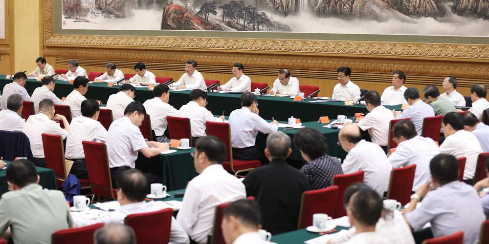 Си Цзиньпин призвал продвигать строительство в рамках инициативы "пояс и путь" на 
благо народов всех стран