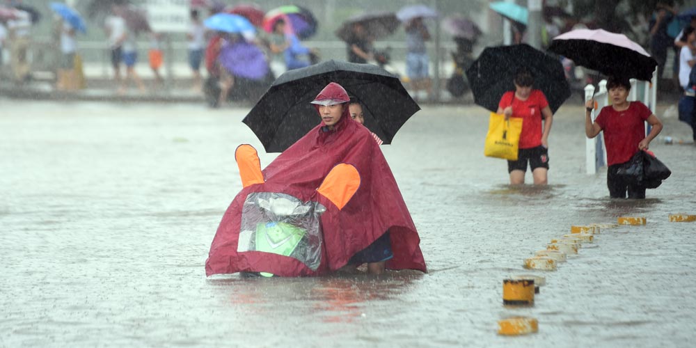 Более 40 тыс. человек эвакуированы из-за проливных дождей на южнокитайском острове 
Хайнань