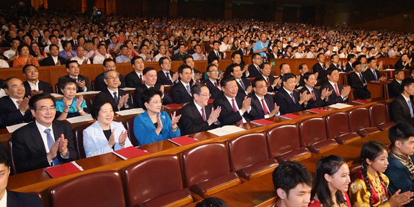 Руководители КНР присутствовали на открытии 5-го Фестиваля искусств национальных меньшинств Китая