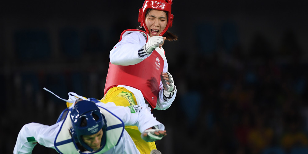 Китайская спортсменка Чжэн Шуинь завоевала золотую медаль ОИ по тхэквондо в весовой 
категории свыше 67 кг
