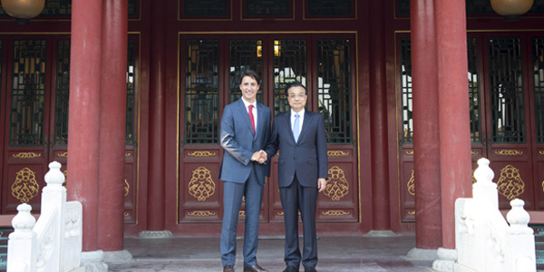 Ли Кэцян встретился с премьер-министром Канады Дж.Трюдо