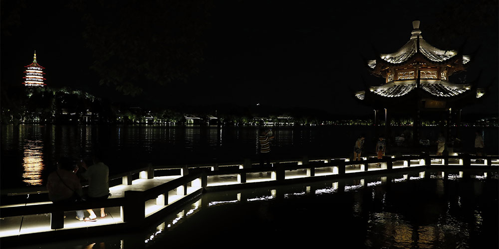 Озеро Сиху ночью