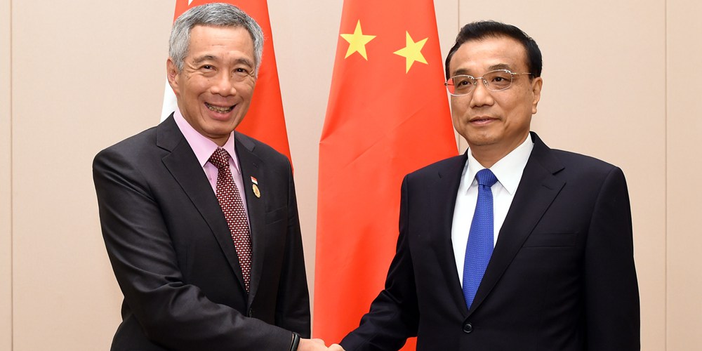 Премьер Госсовета КНР Ли Кэцян встретился с главой правительства Сингапура Ли Сиен 
Луном