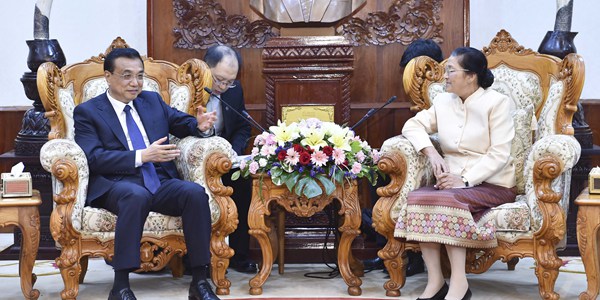 Ли Кэцян встретился с председателем Национальной ассамблеи Лаоса Пани Ятхоту