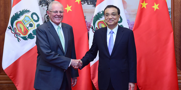 Ли Кэцян встретился с президентом Перу П. П. Кучински