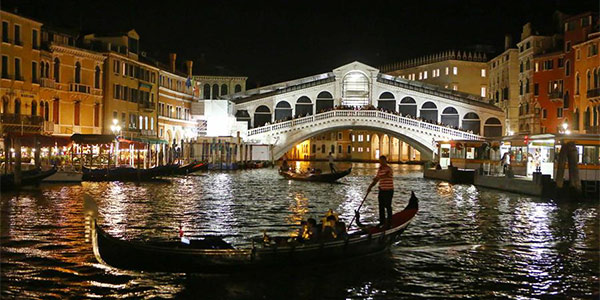 Ночная иллюминация в Венеции