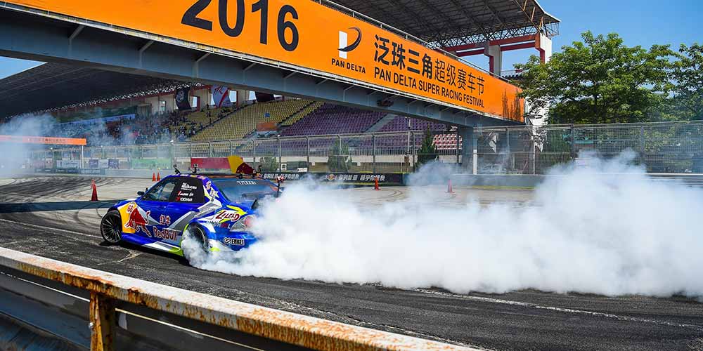 Автоспорт -- Соревнования по дрифту Red Bull Drift Battle в Чжухае