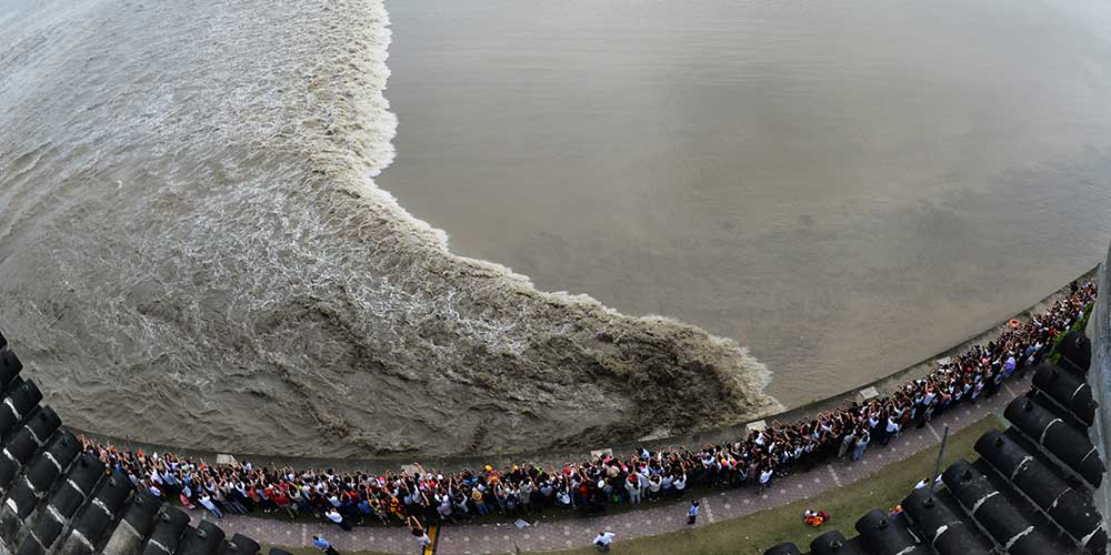 Приливная волна на восточном побережье Китая