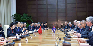На Кубе с официальным визитом находится премьер Госсовета КНР Ли Кэцян