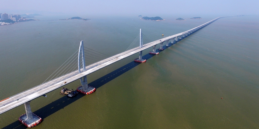 Подходят к концу основные работы по возведению самого длинного в мире моста через 
море
