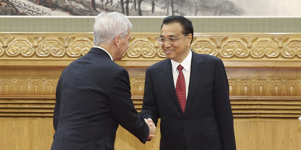 Ли Кэцян встретился с новыми послами в КНР в преддверии Дня образования КНР