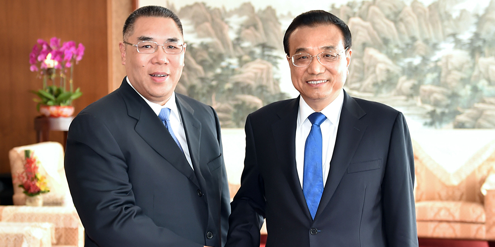 Ли Кэцян встретился с главой администрации САР Аомэнь Цуй Шианем