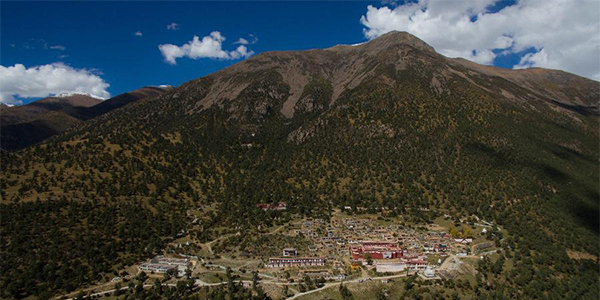Древний буддийский монастырь Ретинг на Тибете