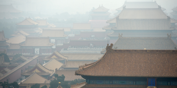Пекин продолжает страдать от смога